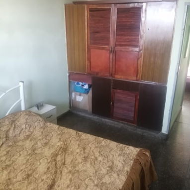 Vendo apartamento en la zona 18 de alamar de 2 cuartos 5to piso - Img 122220494