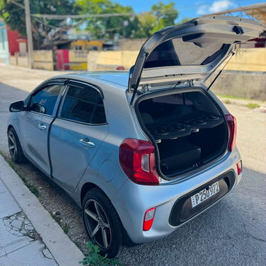 Kia picanto del 2017, laisla 💯 para más información escribir - 3/4