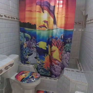 Sets 3D de 4 piezas para baños. Incluye cortina antimoho de tela con sus argollas. - 9/10