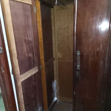 ACEPTO CUP, VENDO ESCAPARATE ANTIGUO ES DE CAOBA EN OPTIMAS CONDICIONES Y BIEN CUIDADOo ESTO NO TIENE MUERTE---#---55398 - Img 110376385