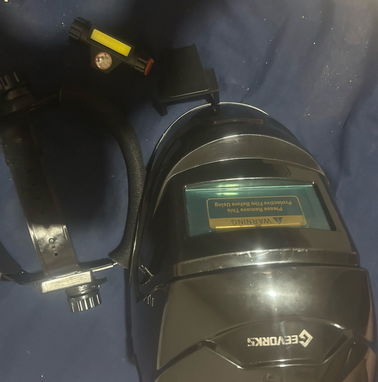 Careta de soldar con atenuación automática con alta definición y lámpara led incorporada - Img 88897043