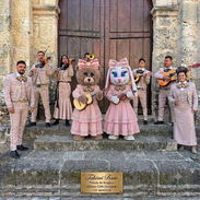 Mariachis con entregas sorpresas deRegalos; osita y coneja - Img 55850901