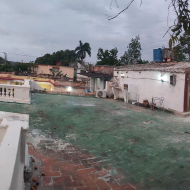 Se alquila casa en planta alta en la víbora - Img 119846733