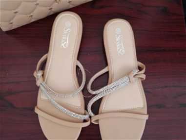 Sandalias de mujer en varios estilos - Img 64333497