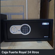 *Caja Fuerte Royal 24 litros* - Capacidad: 24 litros - Color: Negro - Tipo de control: Electrónico y Mecánico - Aliment - Img 55915247