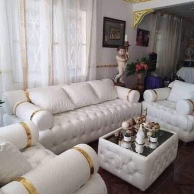 Muebles J&J - 8/10