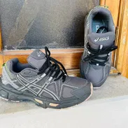 Tenis para hombre grises negros y Beige $ 21500 CUP - Img 57326001