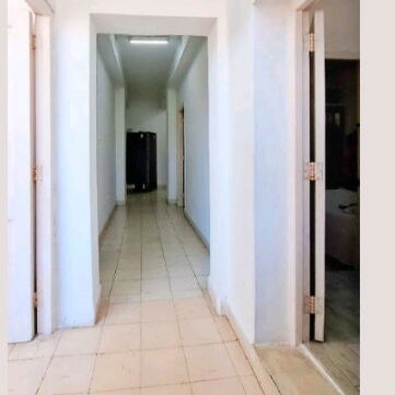 Apartamento en el segundo piso,en Edificio Capitalista de 3 apartamentos, remodelado recientemente,en el Vedado - 9/10