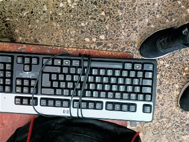 Se vende teclado HP USB impecable negro y gris con Yassel al 58075760 - Img main-image-45721187