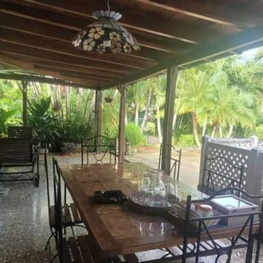 Casa independiente en Fontanar residencial, es una propiedad de 800 m2 , que abarca casi la mitad de la manzana,tiene ja - 10/10