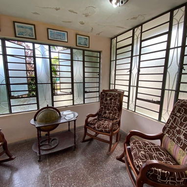 SE VENDE CASA DE 2 PLANTAS EN EL REPARTO MARTI 7 HAB, PATIO, GARAJES. 370 m2 - 9/10
