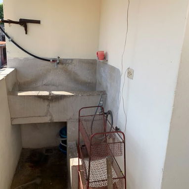 Casa en alto de un biplanta a pocos metros de 17 y 64 placa libre - 9/10