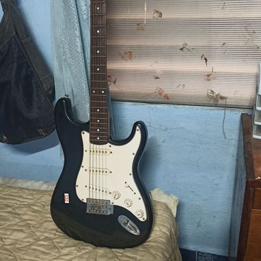 Guitarra electrica modelo Strat - Img 120661521