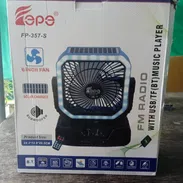 VENTILADOR RECARGABLE MARCA FP-357-S TRAE MÚSICA PANEL SOLAR Y LUCES DE COLORES , BATERÍA 🔋 DE LITIO - Img 55067826