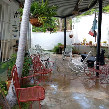 Casa independiente en miramar de 5/4 + garage. Dos plantas. - 5/6