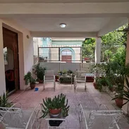 Casa Independiente en el vedado de dos plantas  de 3/4 y 2 baños. - Img 55037137