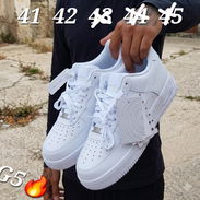 Nike blancos 33 USD - Img 58036474
