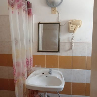 🏠 Apartamento De Renta Lineal En El Vedado. Tiene 3 habitaciones por 600 usd por mes.Ideal para estudiantes extranjeros - Img 119906591