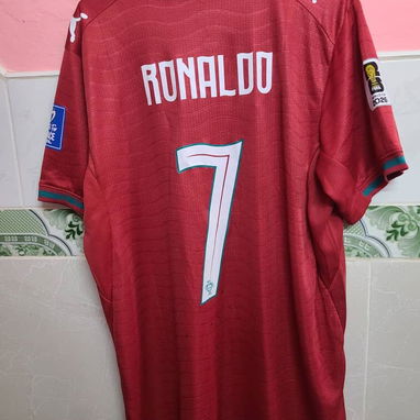 Camiseta de Cristiano Ronaldo con Portugal vestuario oficial - 2/2