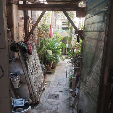 Se vende casa a una cuadra de la calzada de 10 de octubre - Img 121989495