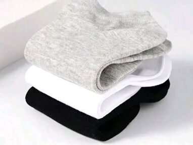 Medias cortas de algodón unisex disponible negras y grises - Img main-image