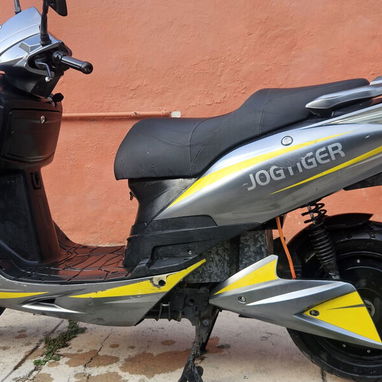 Moto electrica de uso. Bateria nueva - Img 122344073