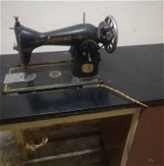 Se vende máquina de coser - Img 44221332