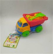 Camión de juguete para la playa - Img 45802816