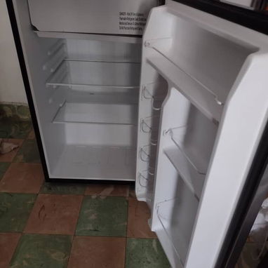 Vendo mini bar Whirlpool. De bajo consumo eléctrico - Img 125998897
