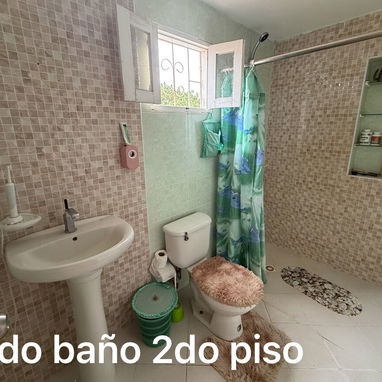🏡 ¡SE VENDE CASA MODERNA EN HOLGUÍN! 🏊‍♀️✨ 💸 Rebajada a 45 mil usd 💸 - Img 124552025