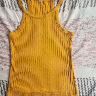 Ropa de poco uso en buen estado - Img 114988309