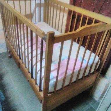 Vendo cuna de madera con su corchon. - Img 116621014
