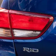 Kia Río del 2019 poco kilometraje,pintura de fábrica,título limpio,llantas 17, gomas nuevas, neblineros etc... - Img 46805890