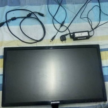 🖥️OFERTA🖥️MONITOR SAMSUNG 24 PULGADAS - FULL HD - DE USO OK - EN 90 USD O AL CAMBIO - Img 114090885