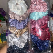 Felpas de satin y perlitas para el cabello ideal para no maltratar a este y evitar el frizz 🌸 - Img 55792779