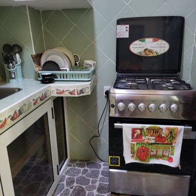 APARTAMENTO CENTRICO,totalnente enrejado y RENOVADO,TODO NUEVO y BUENO DENTRO, garaje colectivo,en EUROS me ajusto - Img 111130501