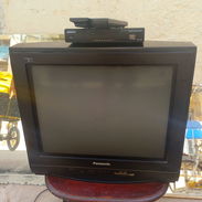 Tv Panasonic con cajita con sus mandos - Img 57529075