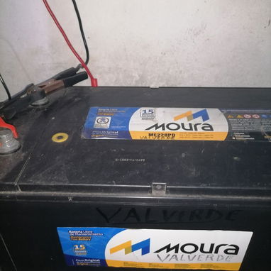Inversor 2000w con cargador inteligente de 10amp y bateria de 220amp, todo de uso trabajando al 100 - Img 124896888