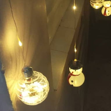 Cadenas de luces de 4m. Tiene bolas y Forma de muñeco de nieve y tiene un solo tono de luz pero en 3 posiciones - 3/8