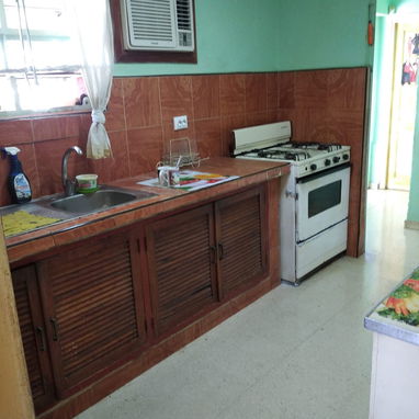 Vendo Linda Casa de construcción capitalista + Apartamento. Frente a calle. Placa libre. Residencial Aldabó. Boyeros. - 4/10