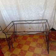 Mesa de hierro con 2 sillas en 3mil - Img 56433536