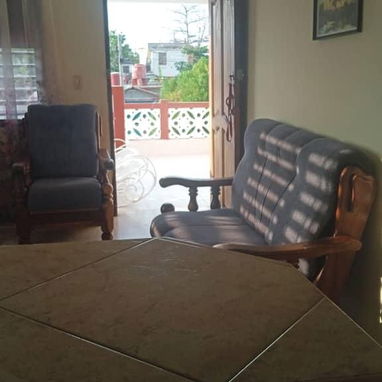 Alquiler de casa en la playa con piscina en Guanabo. Renta de casa con piscina en Guanabo a una cuadra de la playa - Img 125459171