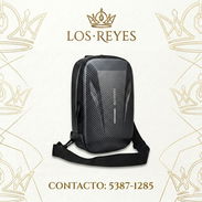 Bolso / Bandolera de hombre negra tipo robotico- 20 USD 👑LR👑 - Img 55775330