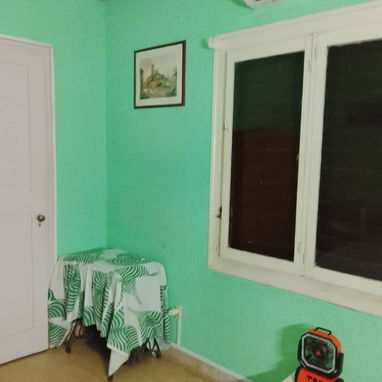 Vendo apto semi interior en el vedado x 23 y 26 1er piso con garaje de 1hbitcion - Img 125543264