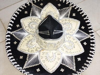 Sombrero mariachi / 52558548 - Img main-image