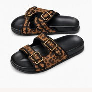 Sandalias a la moda de hoy cómodas y prácticas - Img 57825213