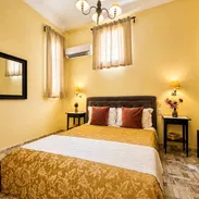 RENTA DE CASA DE 2 CUARTOS CON SOPORTE ENERGÉTICO EN HABANA VIEJA 🏛 - Img 58102065