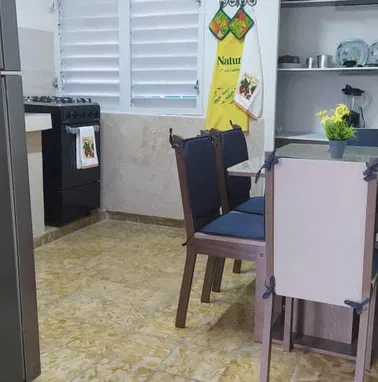 Venta de Apartamento recién modelado de 3 habitaciones en el Vedado J y 9, cerca del malecón habanero y embajada de EEUU - Img 90235243