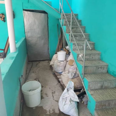Casa de 2 plantas, 4 cuartos 1 arriba y 3 abajo - 6/10