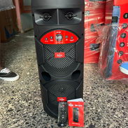 Bocina mediana 60cm de altura se escucha super 3000w 8". Duración de carga 5 horas 100 usd 💸💸 - Img 56745706